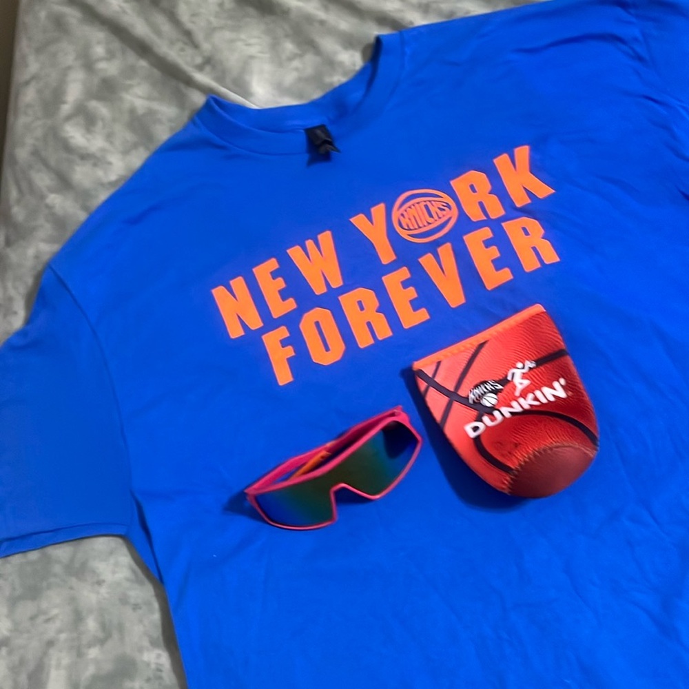 Knicks NEW York 2025 Playoffs T-Shirt XL + shades & dun kin holder pouch wow